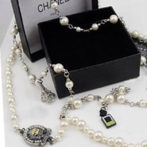 Vintage Chanel Devil Wears Prada Pearl 